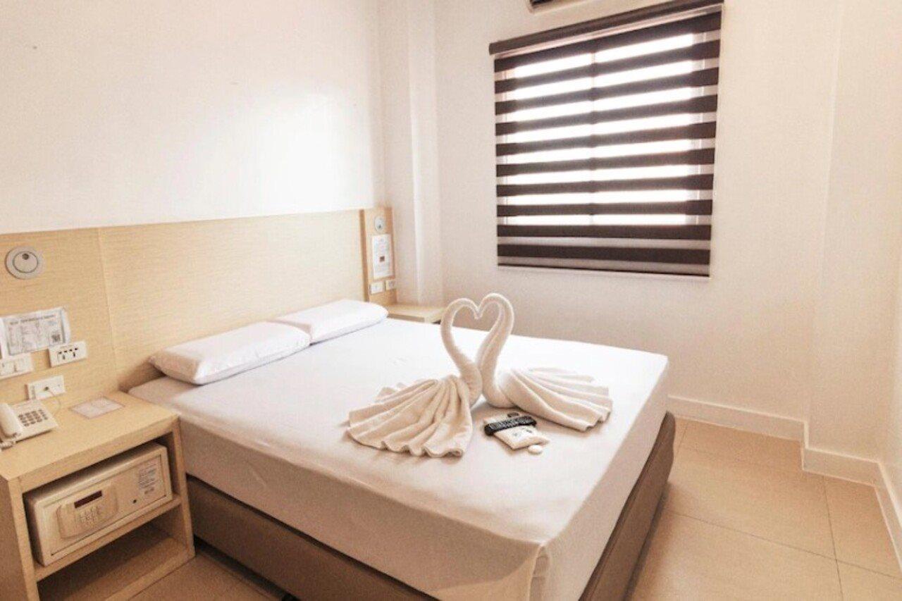 Go Hotels Cubao Bandar Quezon Luaran gambar